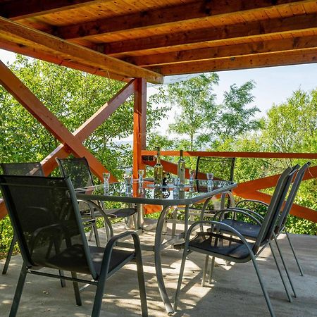 Panorama Apartmanhaz Эстергом Экстерьер фото