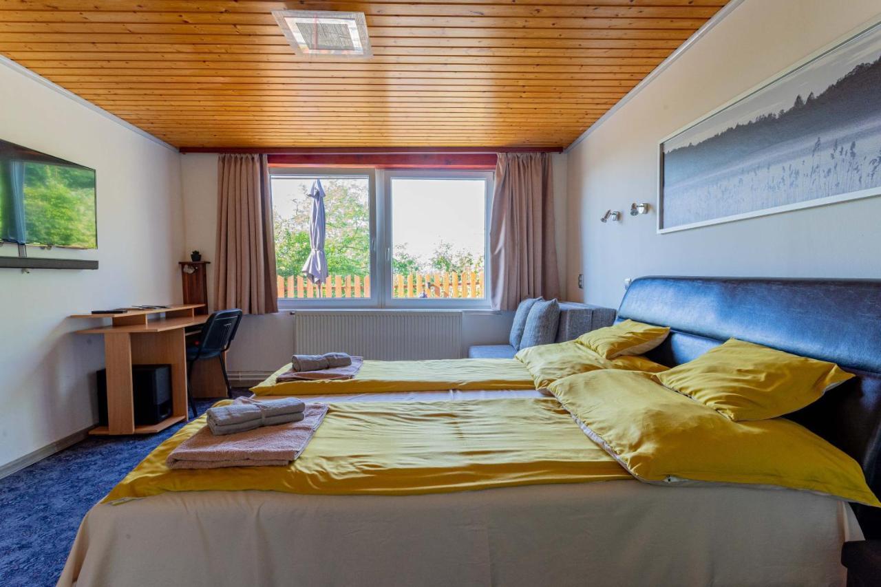 Panorama Apartmanhaz Эстергом Экстерьер фото