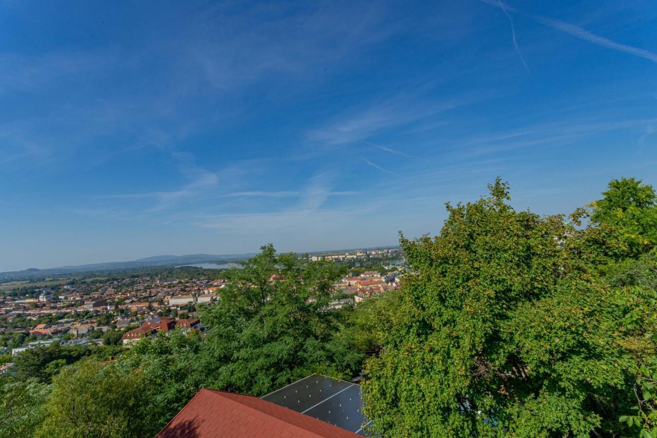 Panorama Apartmanhaz Эстергом Экстерьер фото